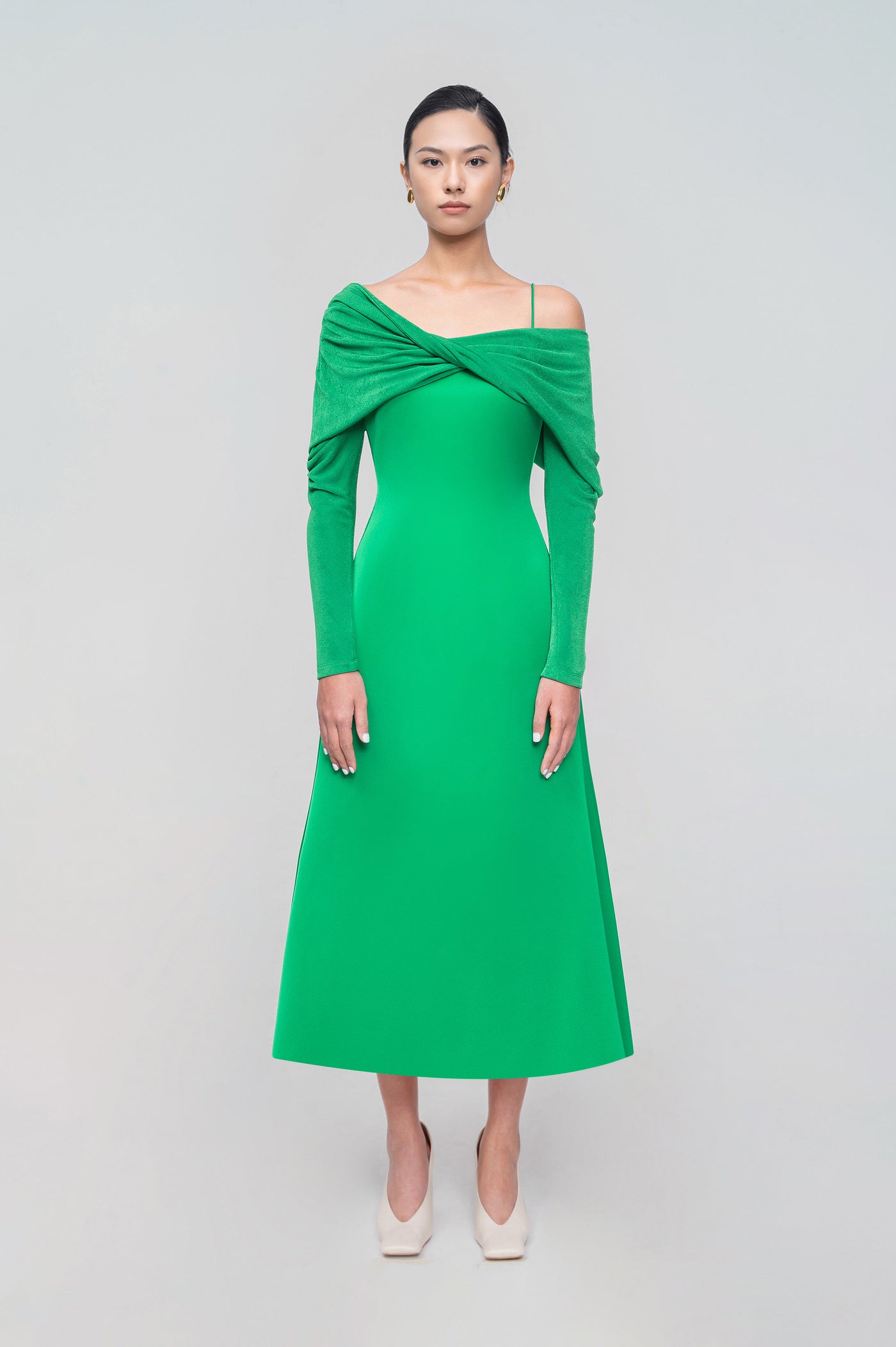 A-shape dress  with off-shoulder neckline
and pleated detail